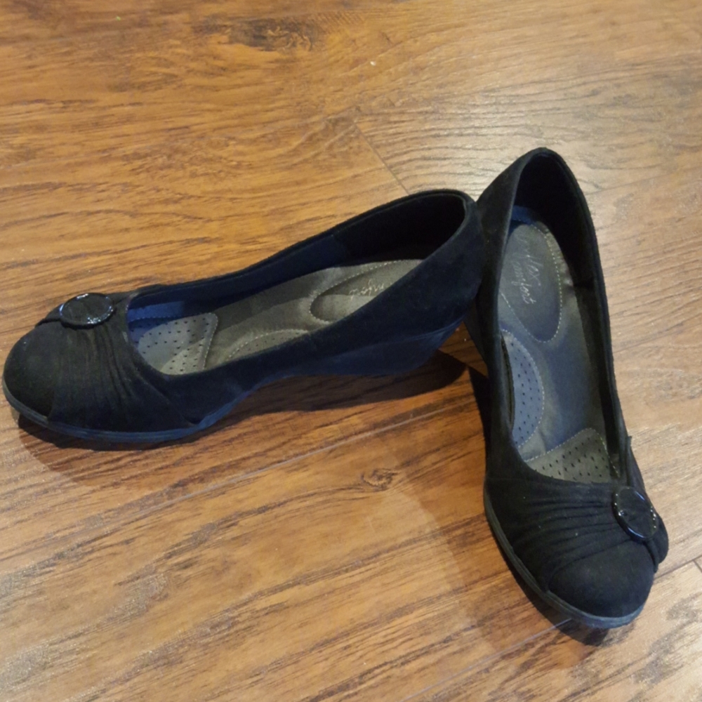 Black Wedges